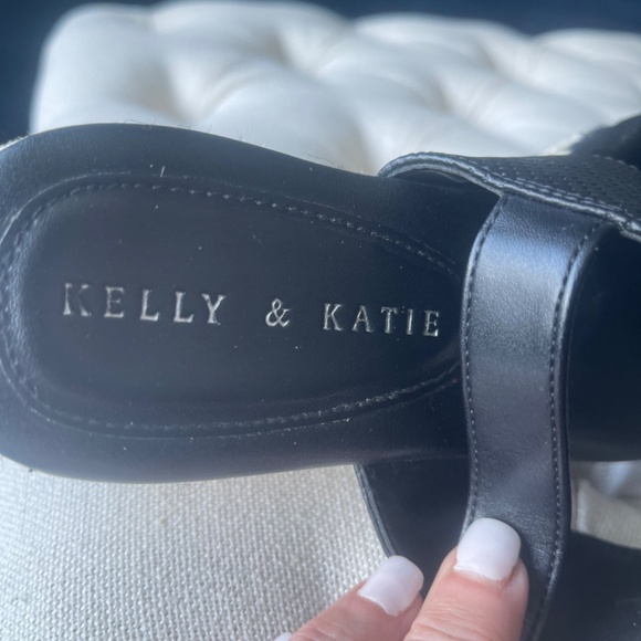 Kelly & Katie amazing comfortable black and white sandals sz 7 US - Picture 4 of 6